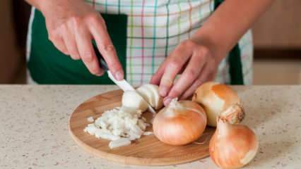 كيف تقطع البصل؟ ما هي حيل تقطيع البصل