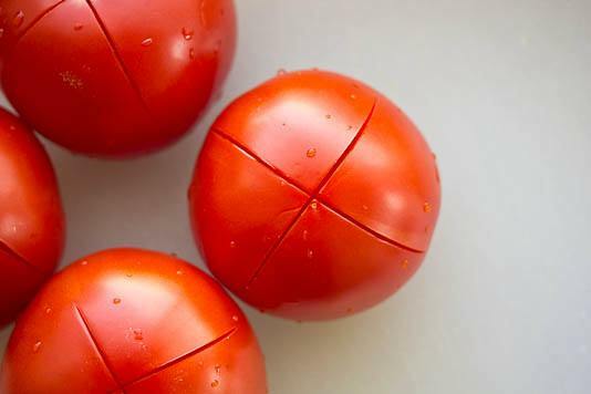 تقنية تقشير الطماطم