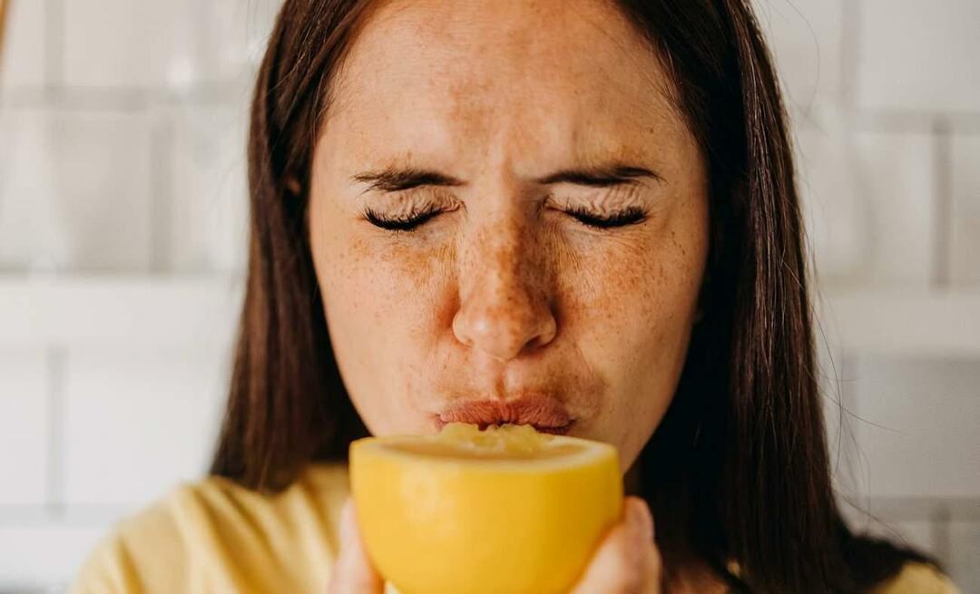 تناول الليمون بهذه الطريقة ينشر السم! الآثار الجانبية لتناول الليمون بشكل خاطئ