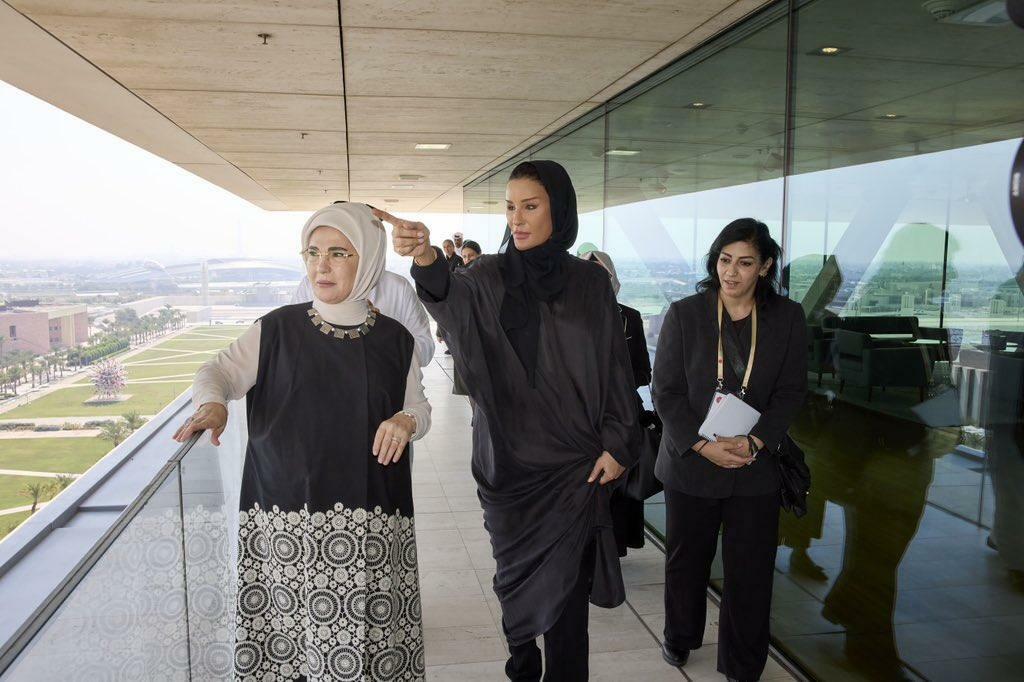 السيدة الأولى أمينة أردوغان والشيخة موزا بنت ناصر 