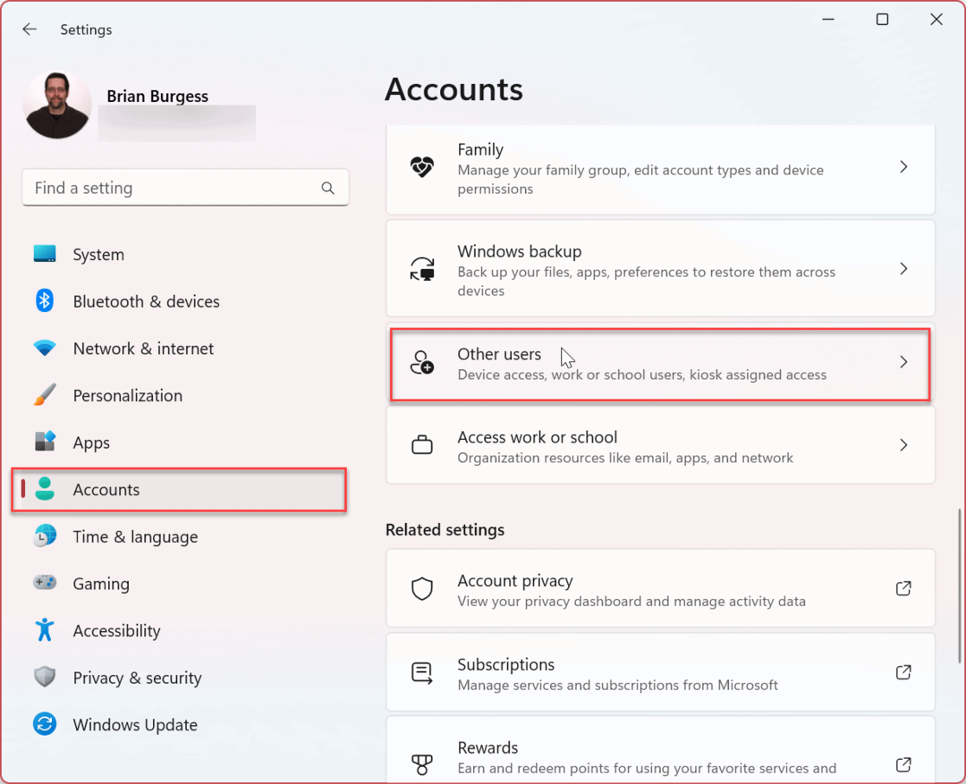 كيفية حذف حساب مستخدم على نظام التشغيل Windows 11