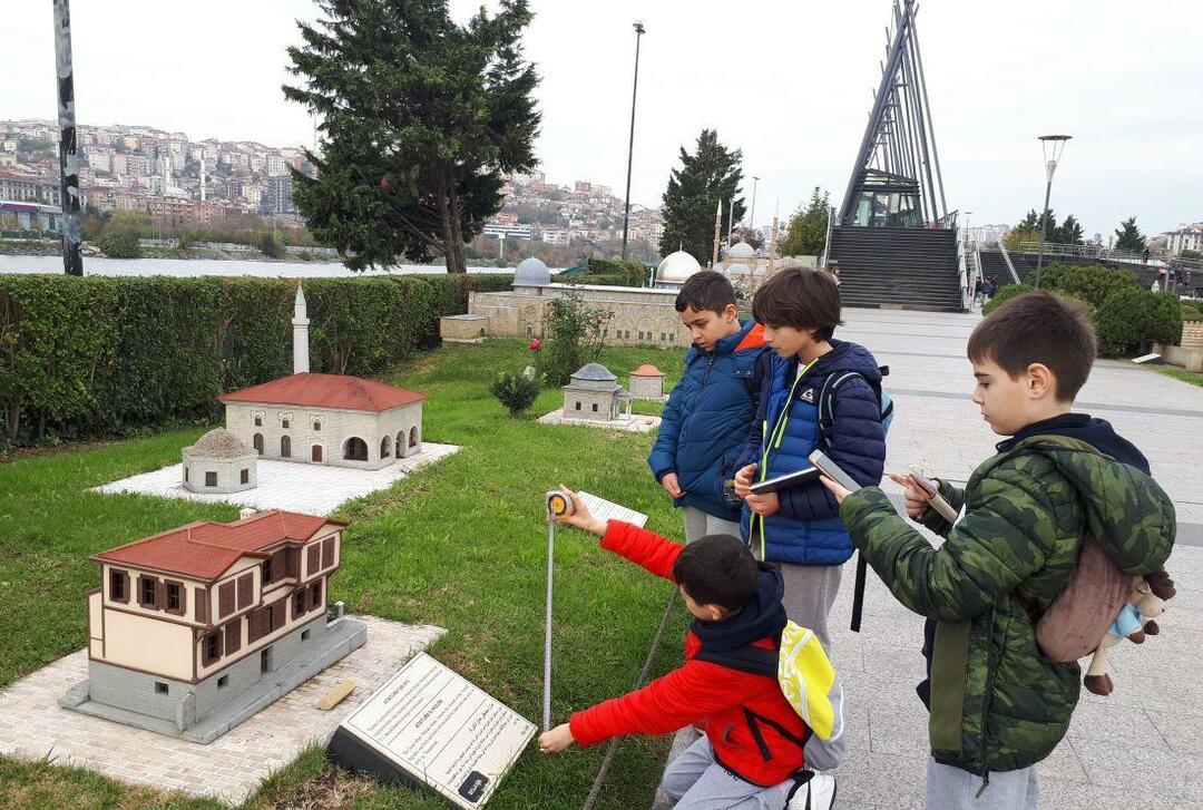 صور من حديقة ومتحف تركيا المصغرة