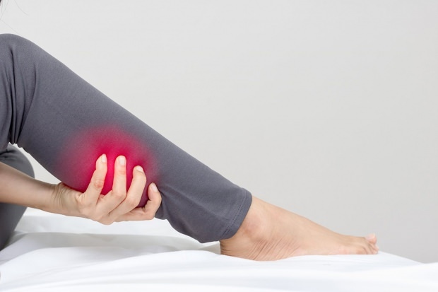 يسبب آلام في الساق؟ ما هي أعراض آلام العجل؟ كيف هو ألم الساق؟