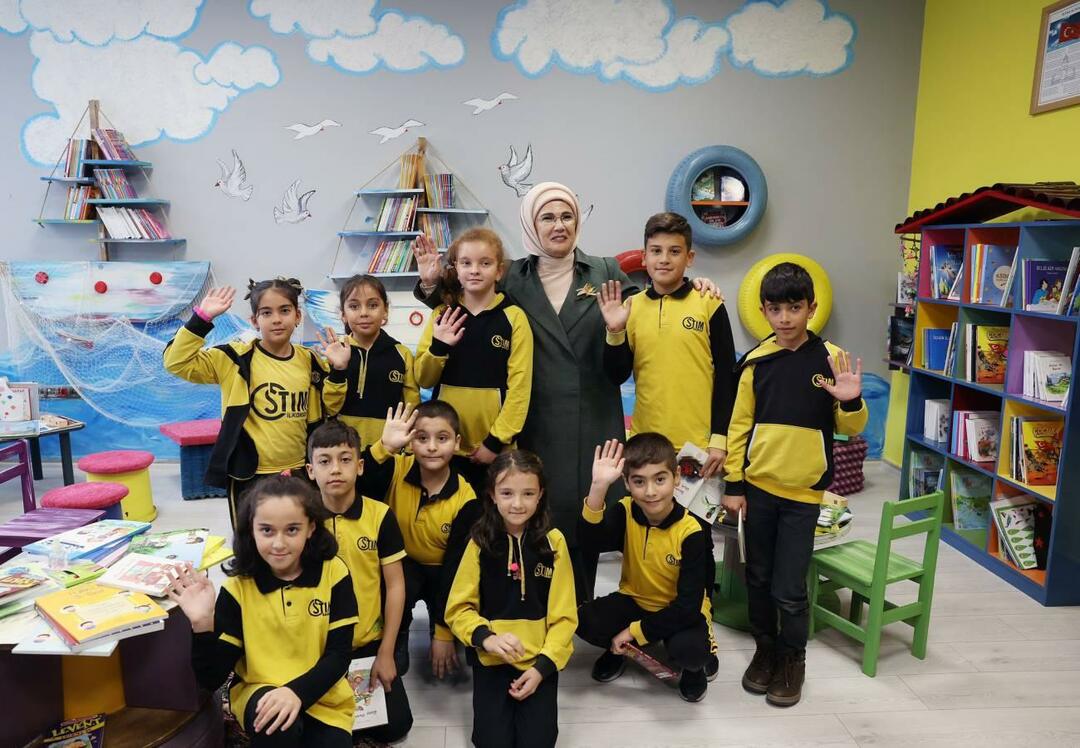 التقت أمينة أردوغان بأطفال في أنقرة