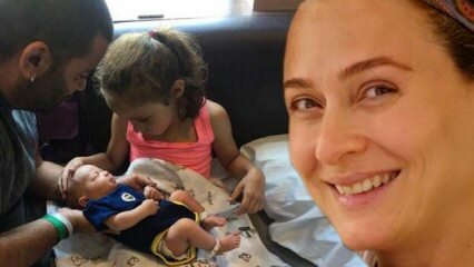 أظهرت الأم الجديدة Ceyda Düvenci وجه ابنها