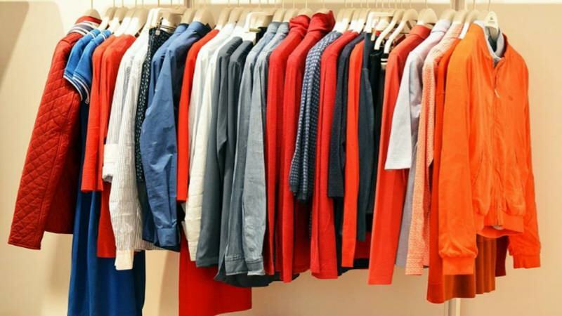 كيف تشتري ملابس مستعملة؟ أشياء يجب توخي الحذر بشأنها عند شراء الملابس المستعملة