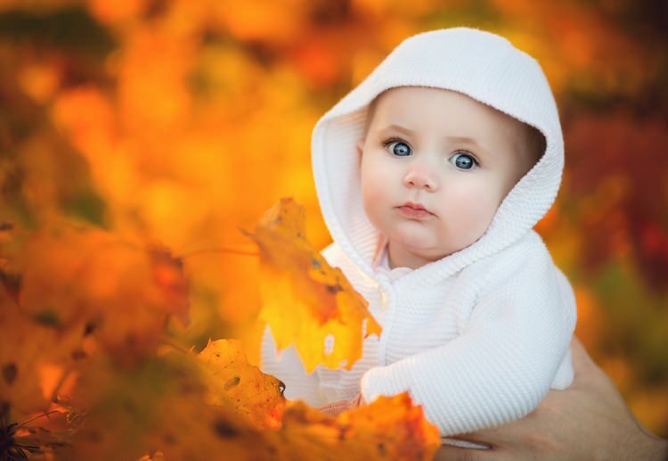 كيف يجب أن يلبس الأطفال في موسم الخريف؟