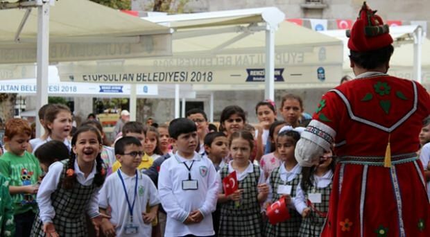 بدأ الأطفال في المدرسة مع 500 سنة من التقاليد العثمانية