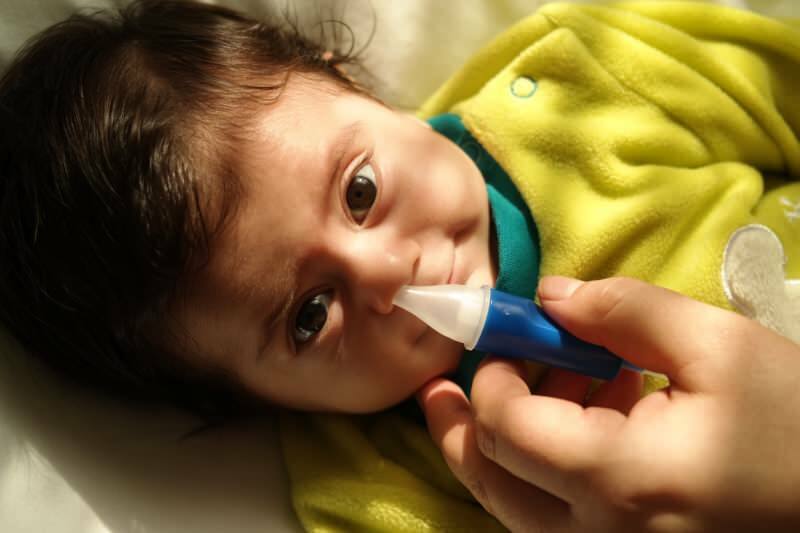 كيفية تنظيف أنف الأطفال دون إيذاء؟ احتقان الأنف وطريقة التنظيف عند الرضع