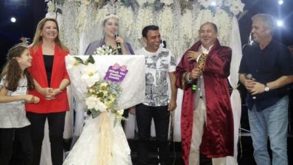 مفاجأة زفاف على المسرح من قبل فوندا عرعر