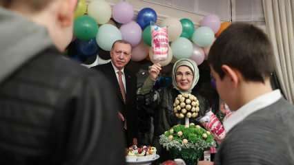 منشور من السيدة الأولى أردوغان حول الإفطار الذي استضافوا فيه الأطفال في بيوت الحب