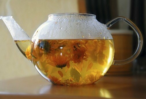 إذا سكبت الماء المغلي أثناء تخمير الشاي العشبي ...