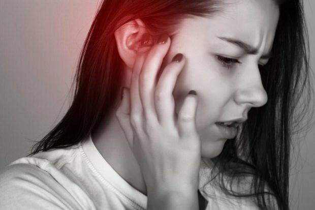 ما الذي يسبب انزلاق الكريستال في الأذن؟ أعراض اللعب بلورة الأذن