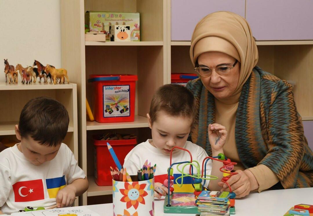 أمينة أردوغان لعبت مع أطفال أوكرانيين