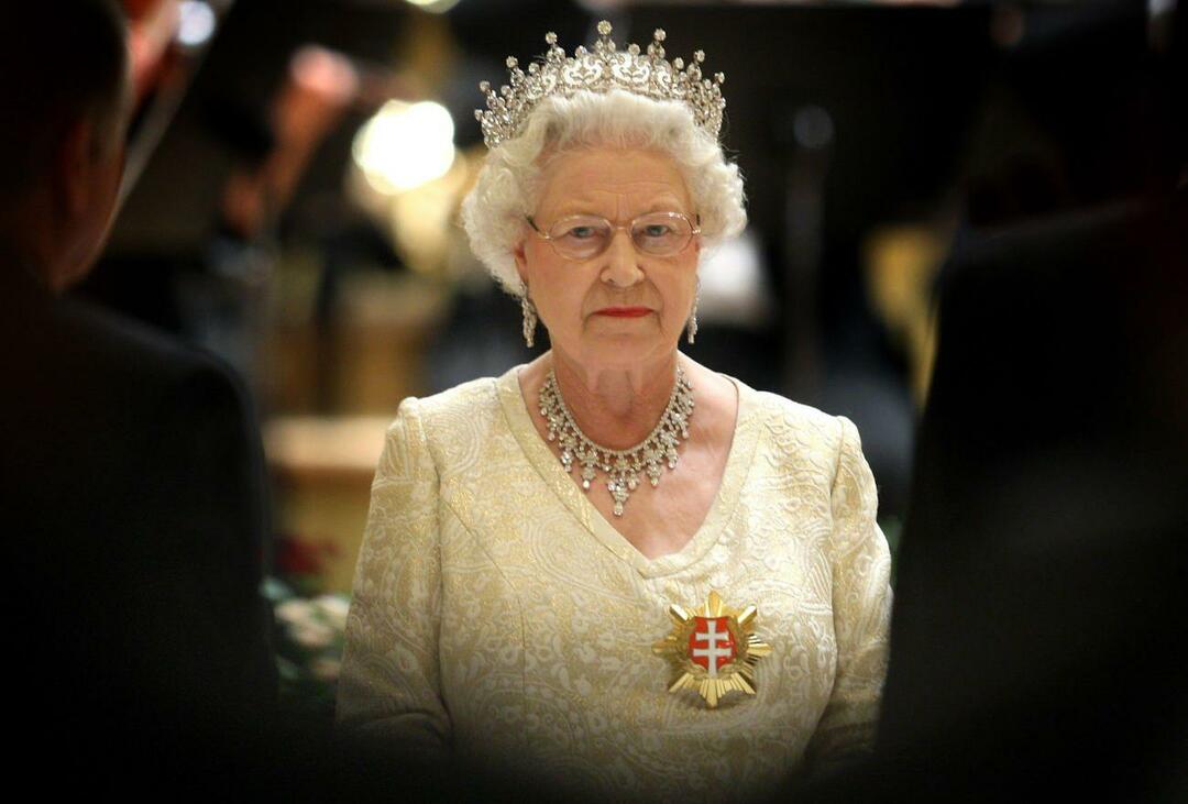 ملكة إنجلترا الثانية. إليزابيث
