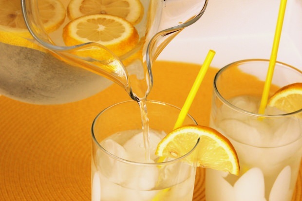 فوائد شرب عصير الليمون بانتظام