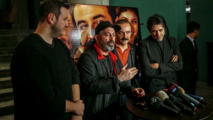 Cem Yılmaz و hanahan Gökbakar في العرض الأول للفيلم Yılmaz Erdoğan!