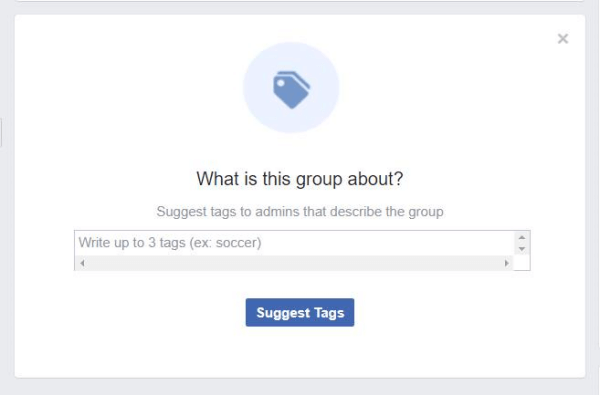 توجد نافذة منبثقة في مجموعات Facebook تطلب من الأعضاء اقتراح علامات تصف المجموعة.