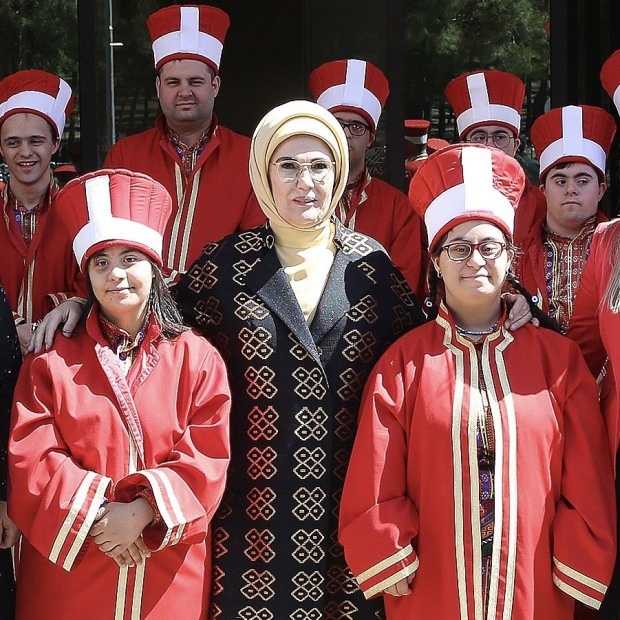 افتتحت السيدة الأولى أردوغان مركز الحياة للمعاقين والتعليم الخاص