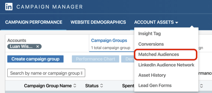 حدد الجمهور المطابق من القائمة المنسدلة Account Assets في LinkedIn Campaign Manager