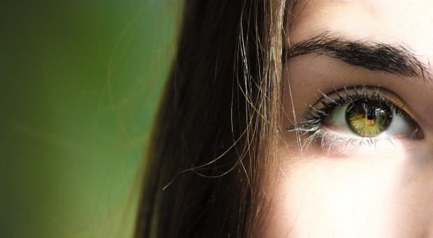 ما هي الفيتامينات التي تحمي صحة العين؟