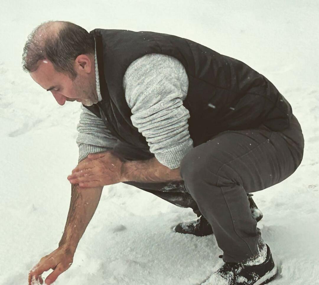 يتوضأ Ömer Karaoğlu بالثلج