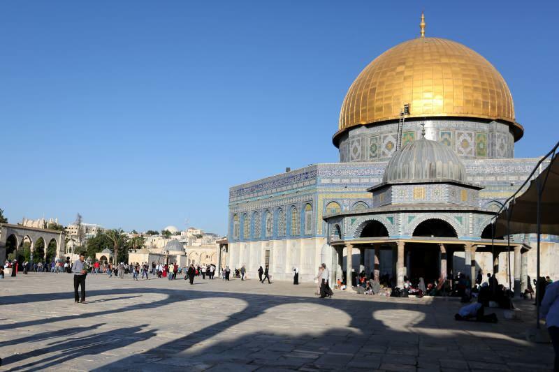 تم تجهيز المسجد الأقصى لرمضان بالعمل التطوعي لمئات الفلسطينيين