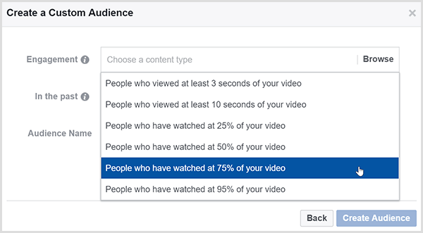 يحتوي مربع حوار Facebook Create a Custom Audience على خيارات لتوجيه الإعلانات إلى الأشخاص الذين شاهدوا نسبة معينة من الفيديو الخاص بك.