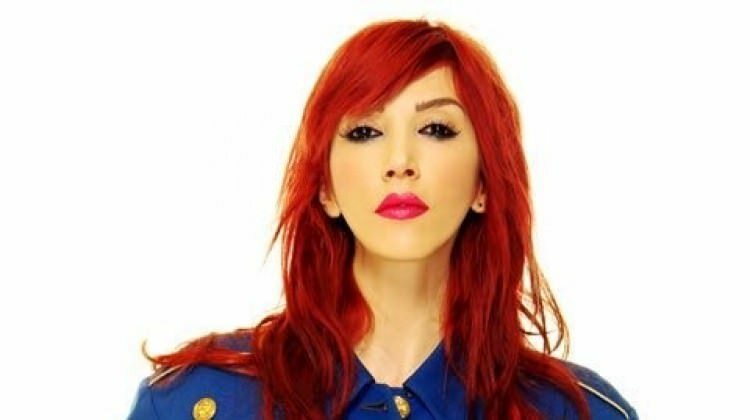 هدية مليون دولار من Hande Yener لابنها!