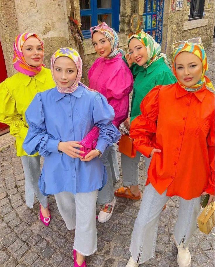 الحجاب على النقيض من لون الموضة