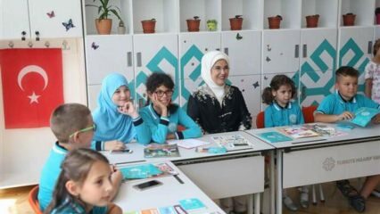 زارت السيدة الأولى أردوغان مدارس المعارف