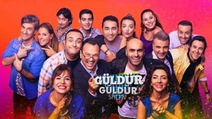 تم نقل المغني الشهير Emre Altuğ إلى "Güldür Güldür