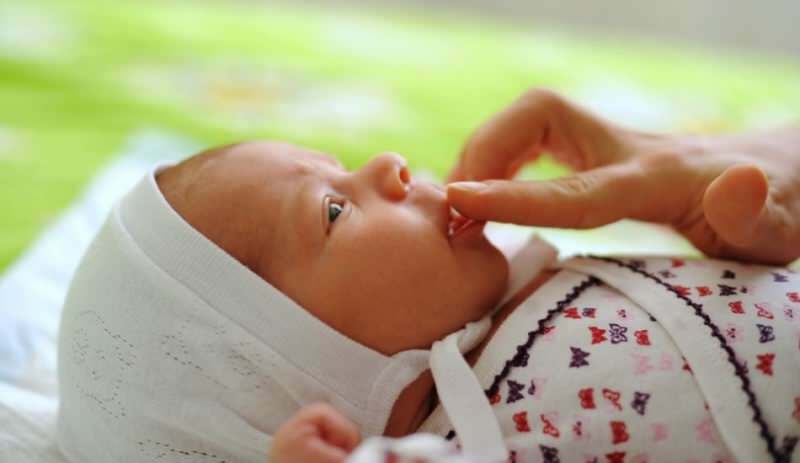 أعراض مرض القلاع عند الرضع