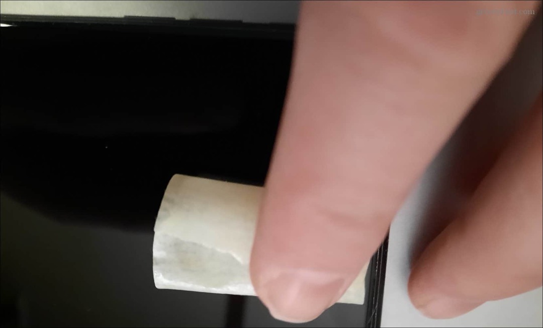 كيفية تنظيف مكبرات الصوت الخاصة بجهاز iPhone