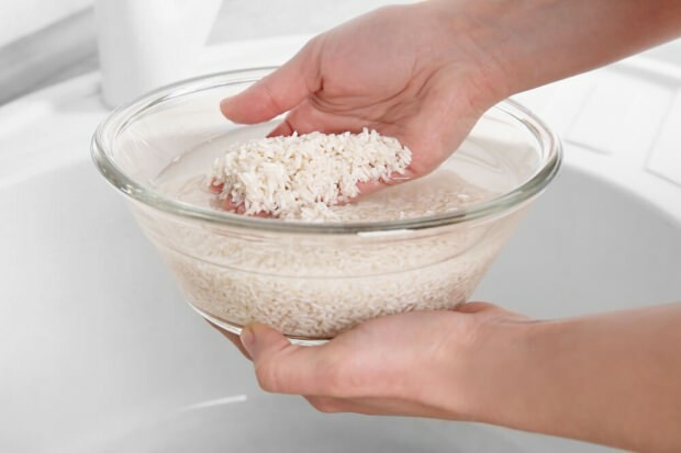 ما هي فوائد ماء الأرز؟ هل الأرز يضعف الماء؟