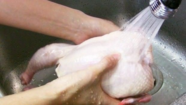 كيف يجب تنظيف الدجاج؟