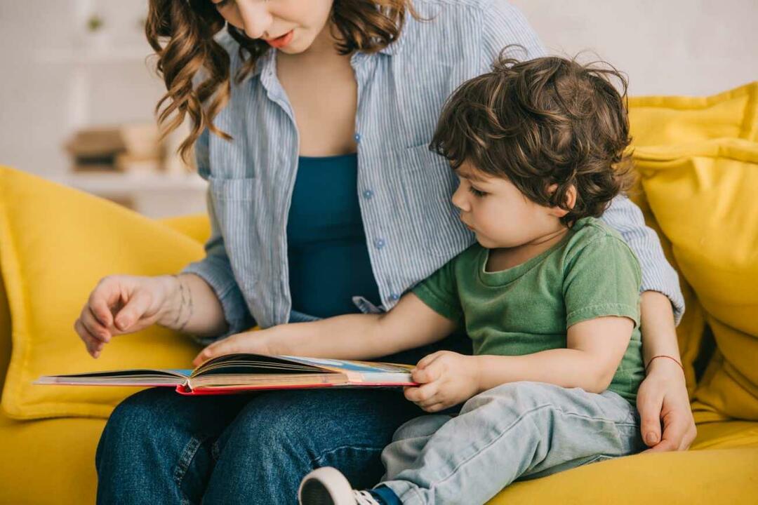 قراءة الكتب مع الأطفال