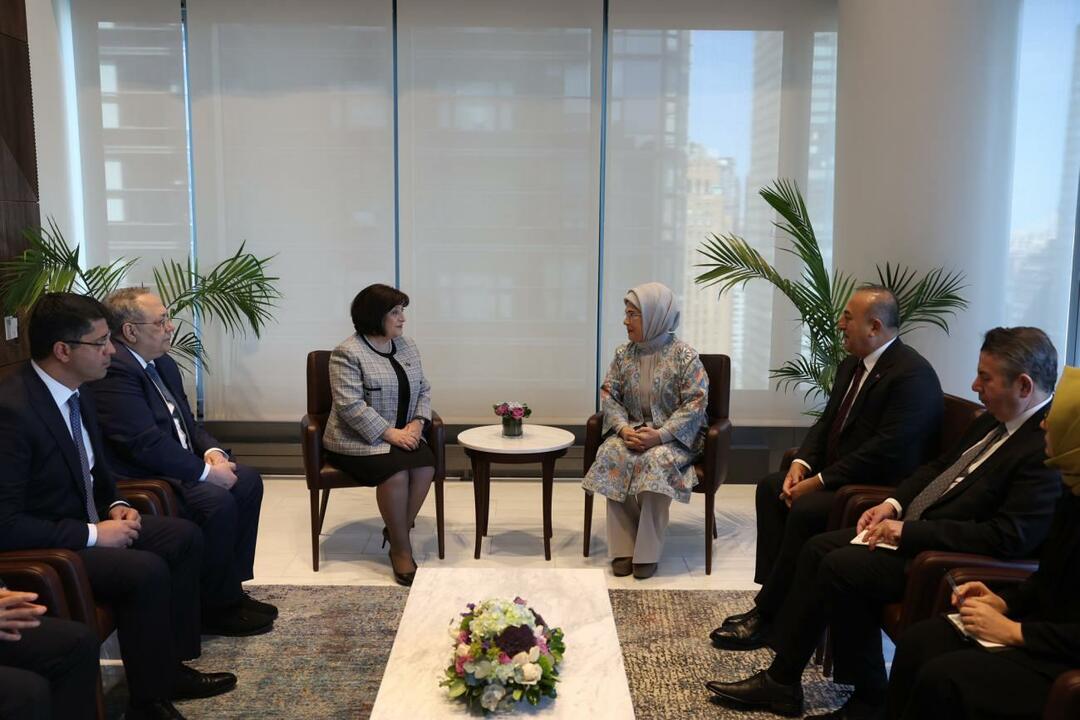 التقت أمينة أردوغان برئيسة البرلمان الأذربيجاني السيدة غافاروفا في نيويورك