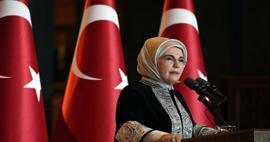 السيدة الأولى أردوغان في قمة يوم المدن العالمي للأمم المتحدة: مجزرة ترتكب أمام أعين العالم!