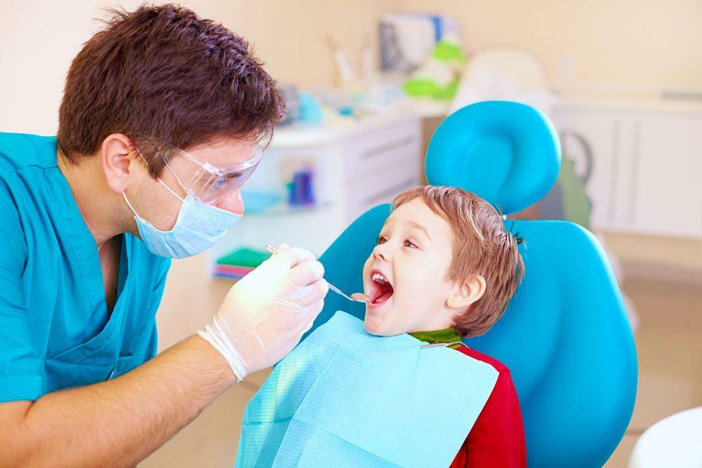 طرق التغلب على الخوف من طبيب الأسنان عند الأطفال