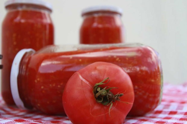 كيف تصنع الطماطم المعلبة في المنزل؟ نصائح لإعداد رجال الشتاء
