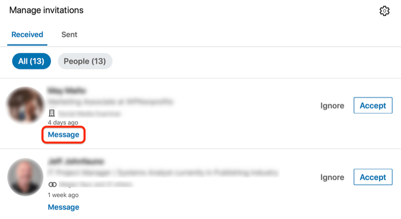 لقطة شاشة لصفحة LinkedIn Manage Invitations مع رابط الرسالة محاط بدائرة باللون الأحمر