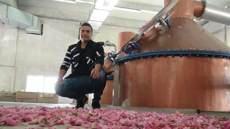 قام بردان مارديني بتأسيس مصنع زيت الورد في مسقط رأسه