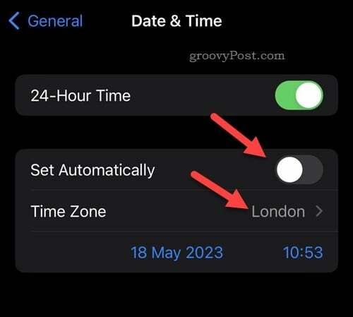 تعطيل المنطقة الزمنية التلقائية على iPhone
