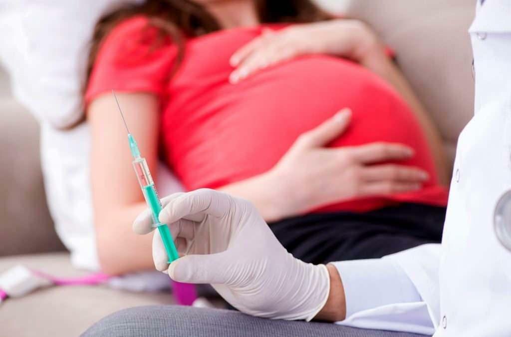 في أي أشهر من الحمل يجب إعطاء لقاح الأنفلونزا؟