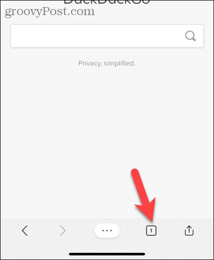 اضغط على أيقونة علامة التبويب في Edge لنظام iOS