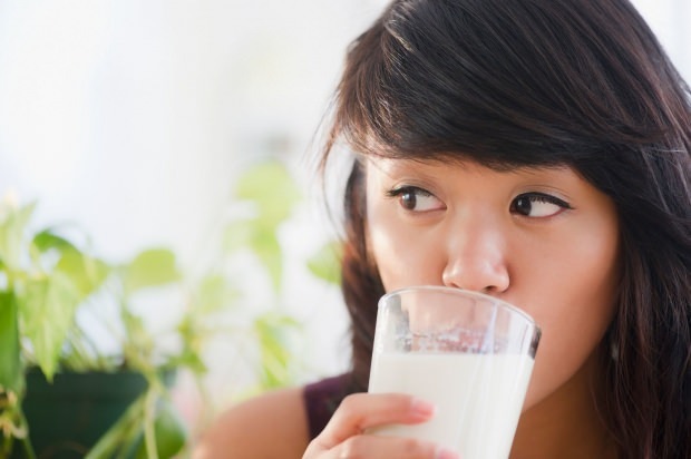 هل شرب الحليب قبل النوم يضعف؟ حمية حليب التخسيس الدائمة والصحية