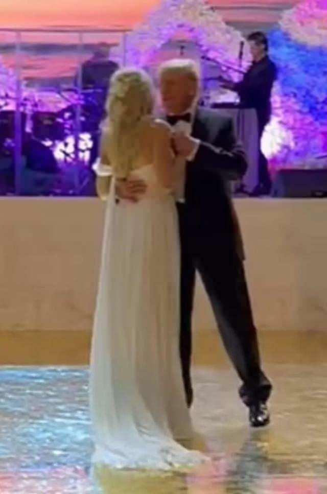رقصت تيفاني مع والدها