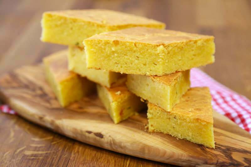 كيف تصنع خبز الذرة بالجبن أسهل؟ نصائح لخبز الذرة بالجبن
