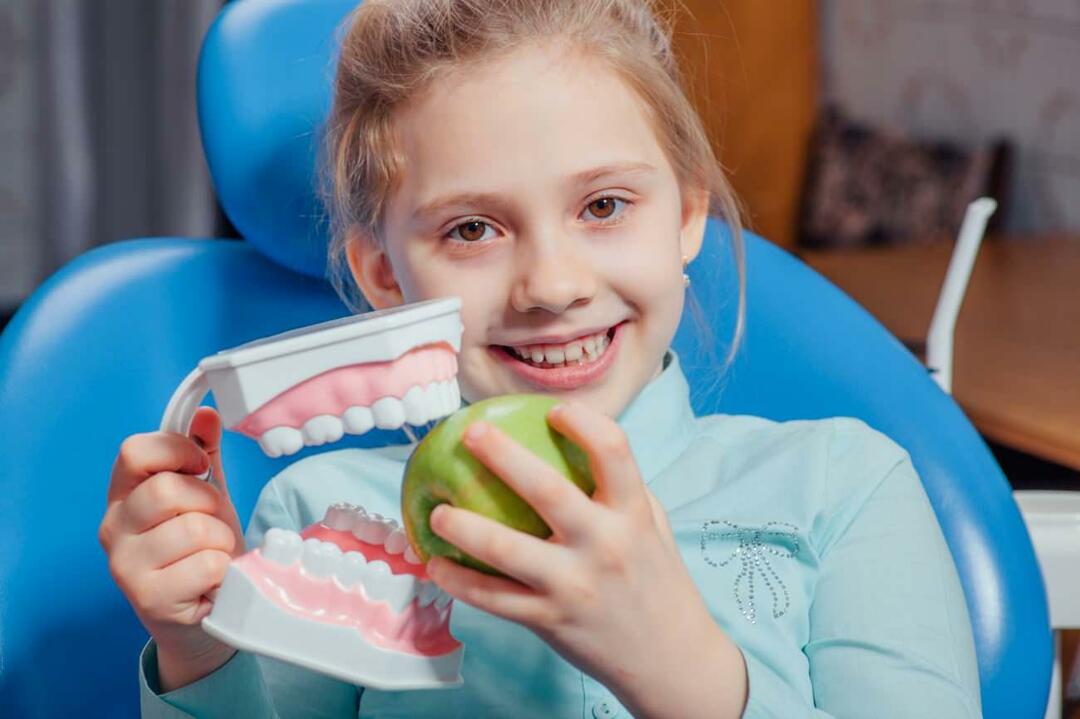 كيف ينبغي أن تكون العناية بالأسنان للأطفال الذين يذهبون إلى المدرسة؟